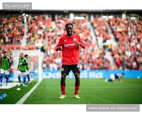 利物浦外围远射连发，阿诺德稍稍打高