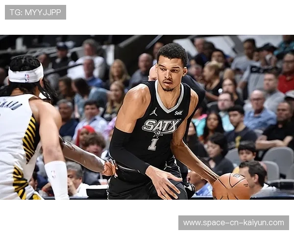 文班亚马空切暴扣，马刺锋线新星高效制胜