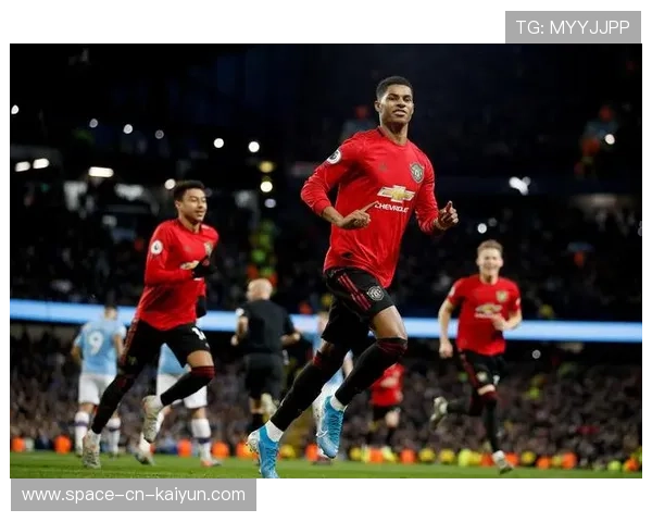 拉什福德弧顶远射曼联扩大比分