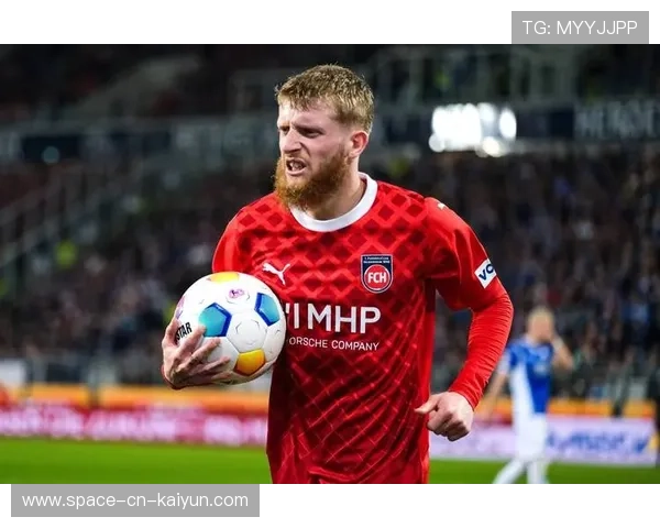 德甲法兰克福抓住中路空档,形成多次威胁